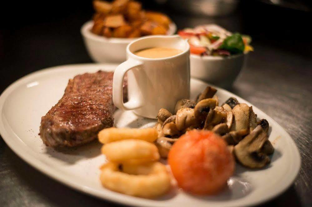 Allerton Court Hotel ノーサラートン エクステリア 写真